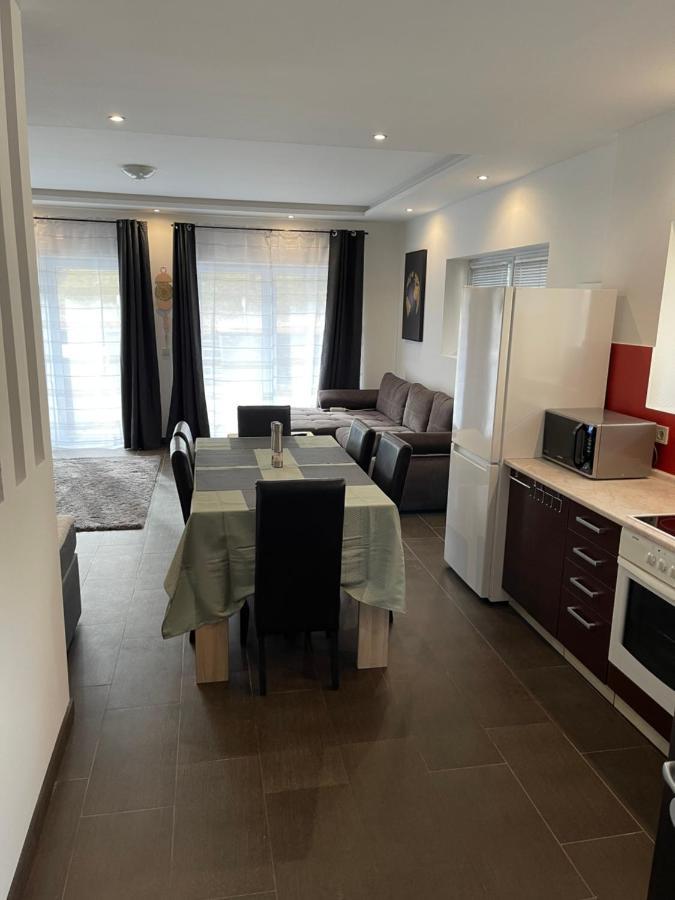 Malibu Apartman & Jacuzzi Мишкольц Экстерьер фото