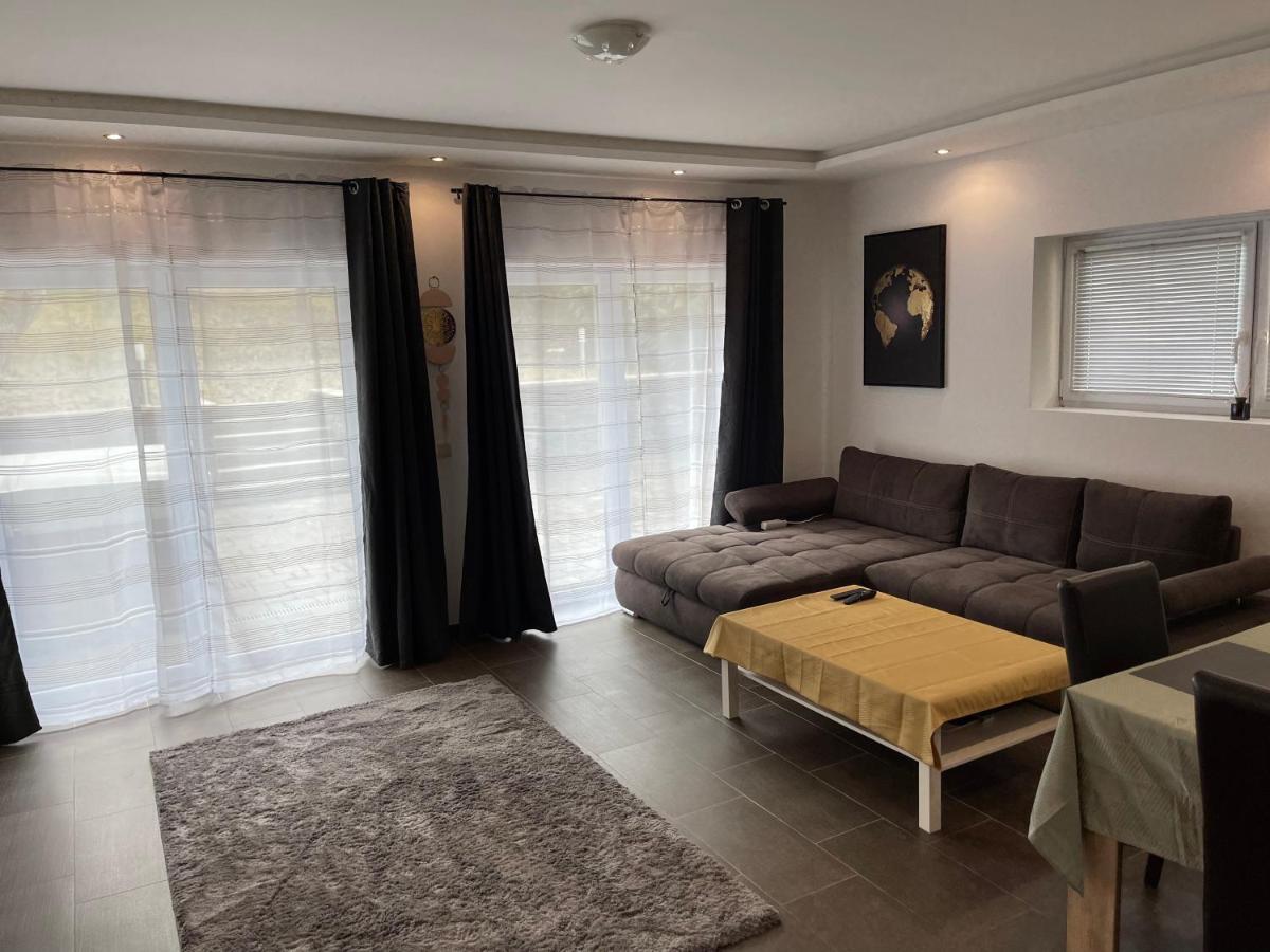 Malibu Apartman & Jacuzzi Мишкольц Экстерьер фото
