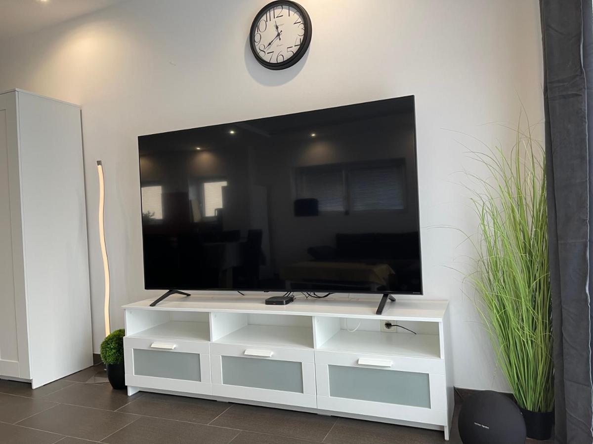 Malibu Apartman & Jacuzzi Мишкольц Экстерьер фото